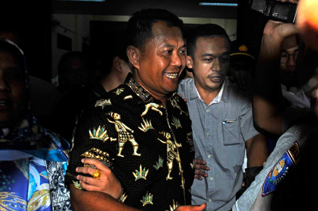 Iman dinilai terbukti dalam persidangan meminta uang sebesar Rp2,5 miliar untuk menerbitkan izin amdal pembangunan Mal Transmart yang setelah ditawar turun menjadi Rp1,5 miliar.