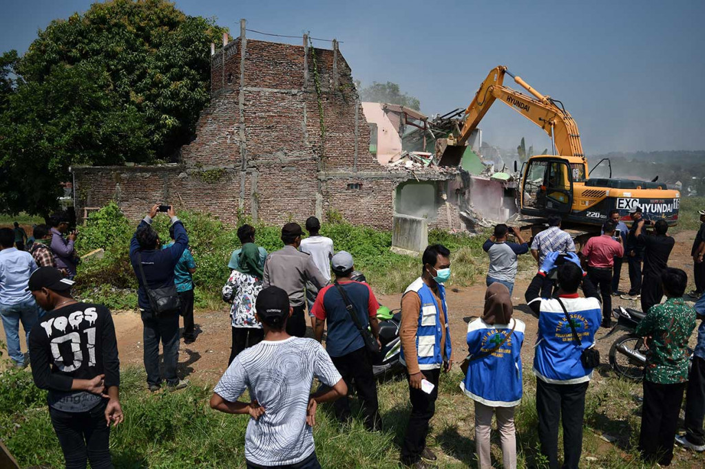 Rumah yang dieksekusi Pengadilan Negeri Semarang tersebut merupakan bangunan terakhir yang berdiri di ruas proyek Tol Batang-Semarang.