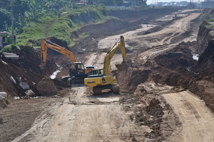 Untuk memenuhi target dibukanya Tol Semarang-Batang secara fungsional dalam melayani pemudik mulai H-10 Lebaran 2018, PT Waskita Karya (Persero) Tbk mengebut pembangunannya dengan menambah jumlah pekerja hampir dua kali lipat, menambah alat berat, dan shift kerja proyek.