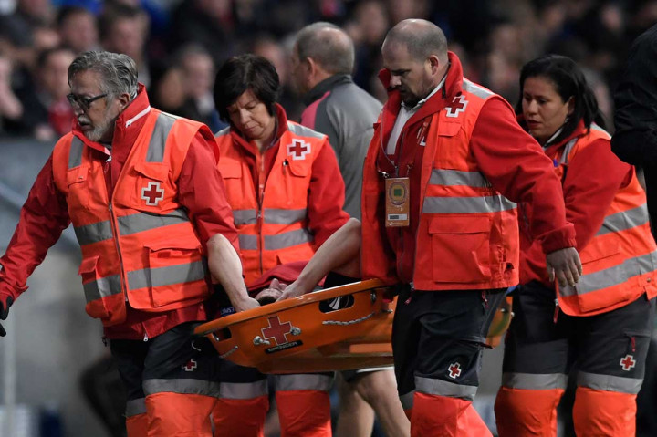 Sebelumnya, Arsenal harus kehilangan bek Laurent Koscielny yang ditarik keluar lapangan pada awal babak pertama karena dugaan kerusakan tendon Achilles. Cedera tersebut mengancam peluang pemain Prancis itu untuk bermain di Piala Dunia.