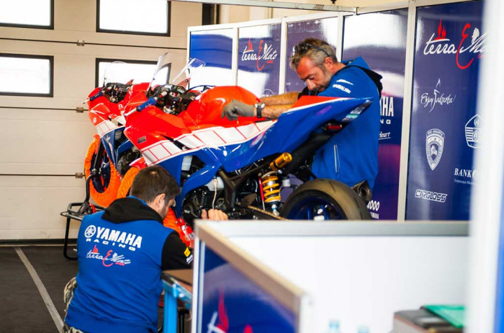 Tim Terra e Moto melakukan setup engine terbaik untuk memberikan performa yang lebih bagus buat pembalap asal Indonesia Imanuel Putra Pratna. Terra e Moto