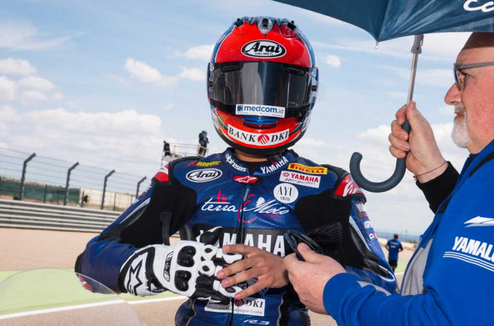 Imanual Putra Pratna siap menjalani seri pertama di Sirkuit Motorland Aragon pada 15 April 2018 lalu. Medcom.id pun menjadi salah satu sponsor pembalap bernomor start 96 itu. Terra e Moto