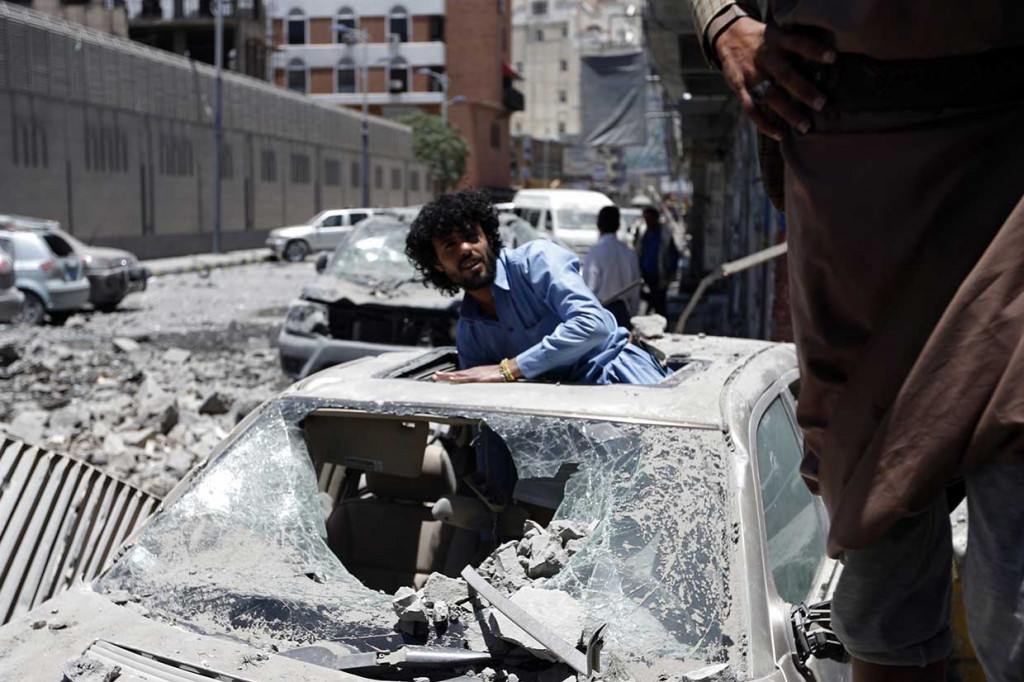 Menurut juru bicara koalisi Kolonel Turki al-Maliki, serangan tersebut menargetkan pertemuan para pemimpin Houthi tingkat pertama dan kedua di Sanaa.