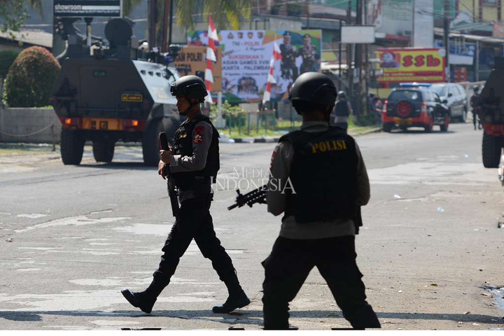 Bentrokan berawal dari pemeriksaan terhadap seorang tahanan kasus terorisme. Beberapa orang tahanan lainnya tiba-tiba menerobos ruang pemeriksaan dan merebut senjata api milik polisi. MI/MOHAMAD IRFAN