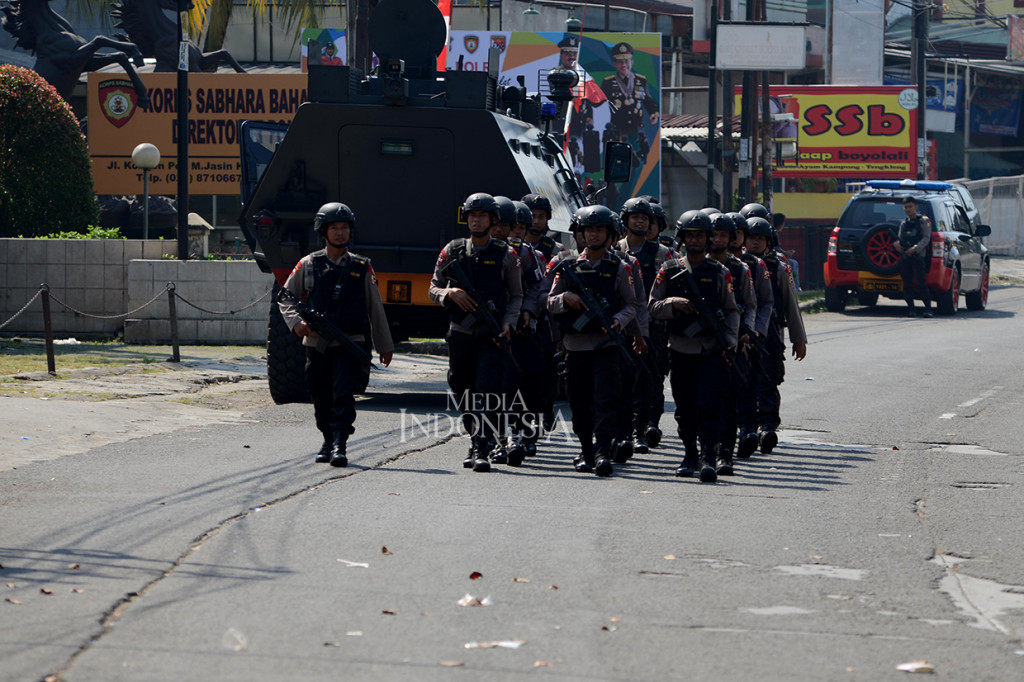 Pengalihan arus dilokasi sekitar pun dilakukan sejak semalam hingga dinihari menjelang pagi. MI/MOHAMAD IRFAN