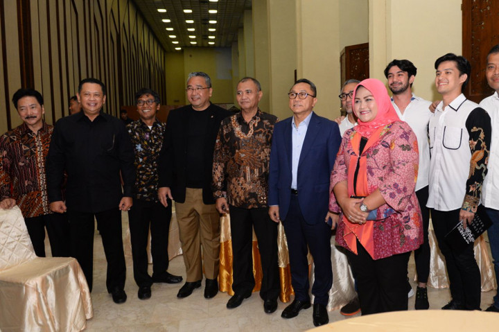 Para tokoh dan publik figur tersebut tampil dan membacakan puisi karya sejumlah seniman dan aktivis.