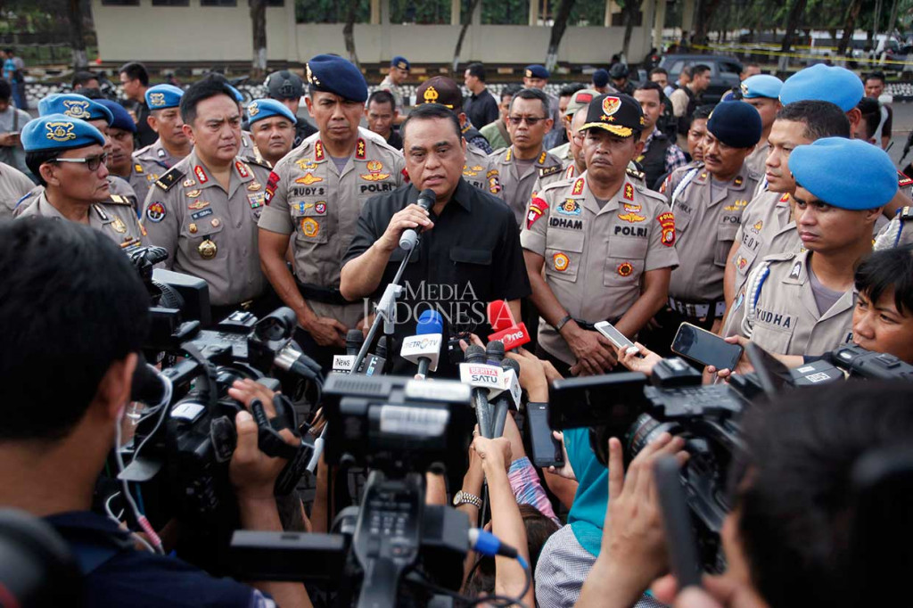 Wakapolri Komjen Syafruddin menyebutkan 155 napi teroris yang menyandera sembilan anggota Polri di Rutan Cabang Salemba di Mako Brimob dipindahkan ke LP Nusakambangan Cilacap, Jawa Tengah.
