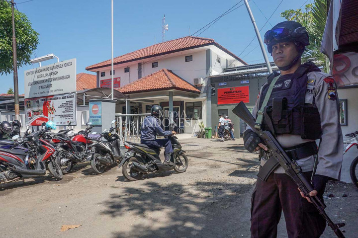 Pemindahan sebanyak 155 napi teroris itu ke LP Nusakambangan dilakukan setelah para napi teroris menyerah dan dilakukan penggeledahan, untuk memastikan tidak ada senjata.