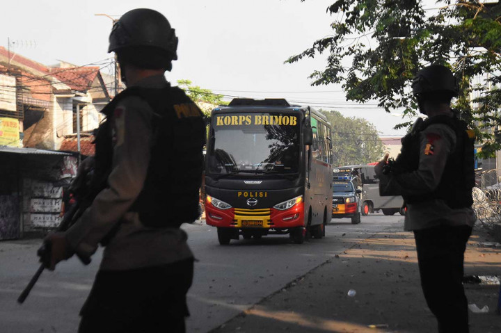 Sebanyak 155 tahanan teroris yang menyerah saat dilakukan penyergapan selanjutnya dipindahkan ke Lapas Nusakambangan.