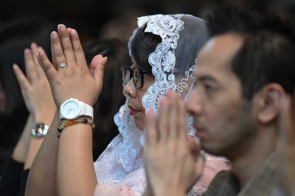 Gereja Katedral menggelar enam misa Kenaikan Isa Almasih yang merupakan peringatan peristiwa naiknya Yesus Kristus ke langit, 40 hari setelah kebangkitannya. 