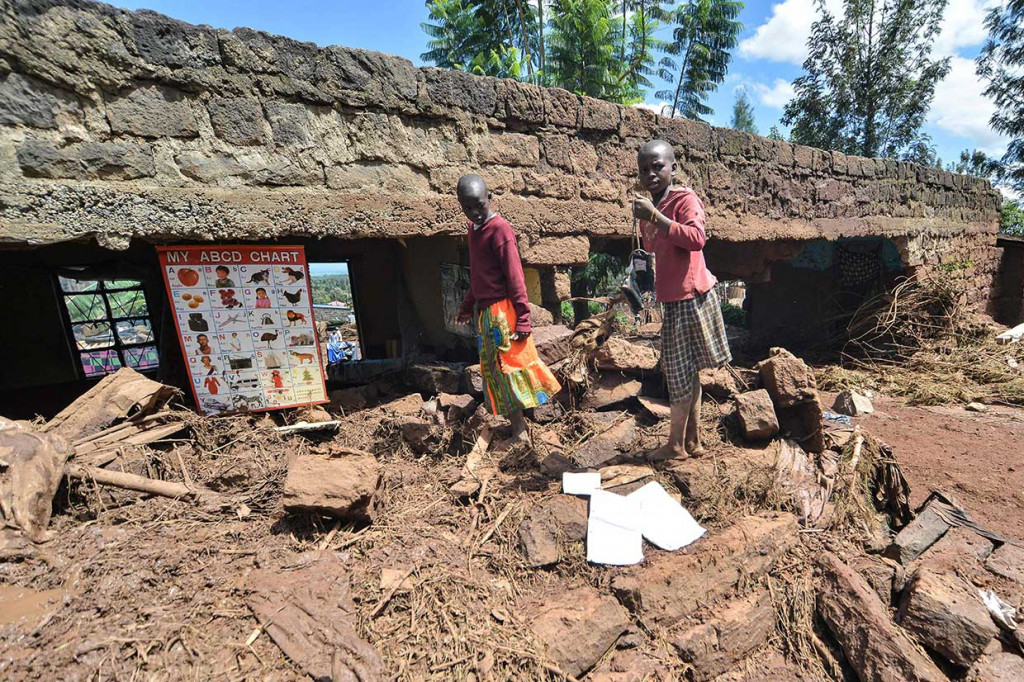 Nakuru terletak di jantung Lembah Rift yang subur di Kenya, rumah bagi ribuan peternakan komersial yang menanam segala sesuatu mulai dari kacang Prancis, kacang macadamia, hingga bunga potong, hampir semuanya diekspor ke Eropa.