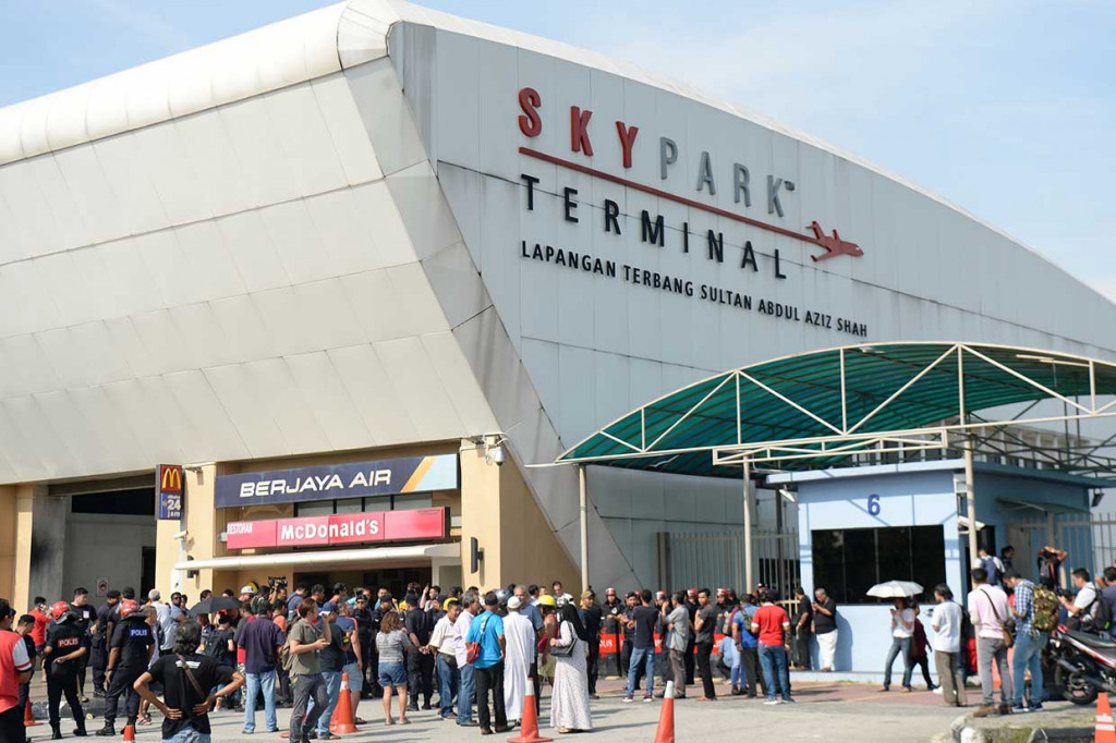 Di tengah kabar kepergiannya ke Indonesia, Najib Razak lewat media sosial menyatakan akan istirahat sejenak bersama keluarga. Namun belum tahu berapa lama dan ke mana dia akan beristirahat.