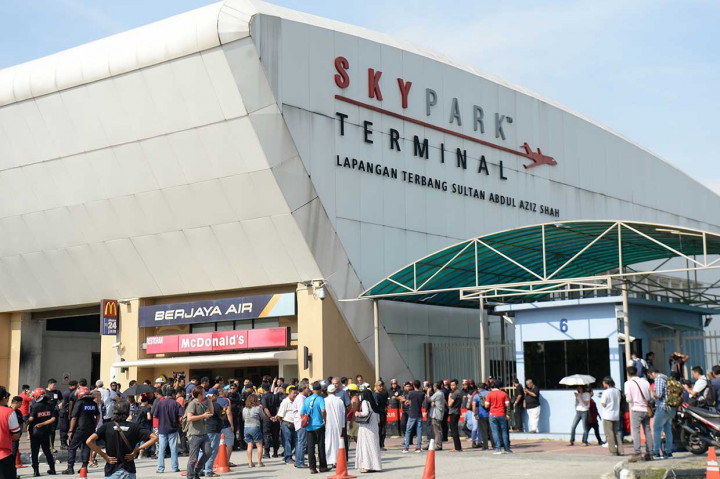 Di tengah kabar kepergiannya ke Indonesia, Najib Razak lewat media sosial menyatakan akan istirahat sejenak bersama keluarga. Namun belum tahu berapa lama dan ke mana dia akan beristirahat.