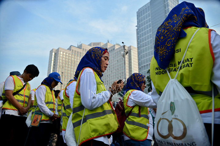 Masyarakat berdoa sebagai bentuk keprihatinan dan dukungan terhadap korban peristiwa kerusuhan rutan Mako Brimob di hari bebas kendaraan bermotor di Jakarta.