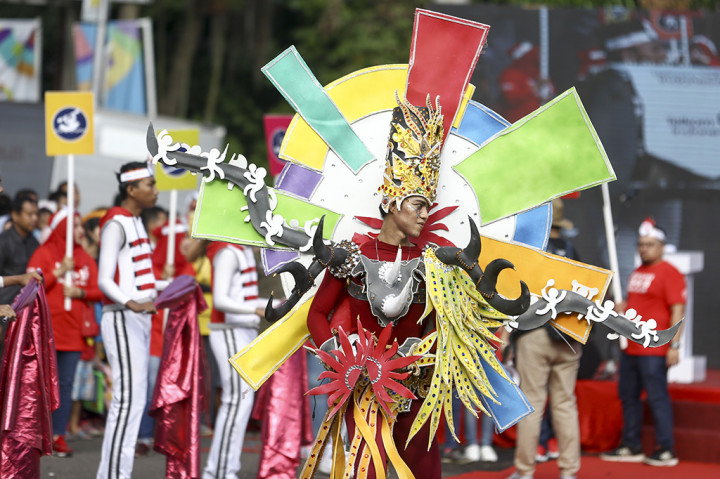 Parade Asian Games juga digelar di Palembang, Sumatera Selatan. Parade tersebut merupakan salah satu bentuk sosialisasi Asian Games 2018 yang digelar secara serentak di Jakarta dan Palembang. ANTARA/Nova Wahyudi