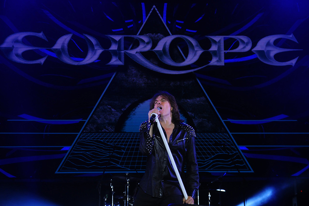 Europe menyapa para penggemarnya di Indonesia dengan membawakan sejumlah lagu di antaranya 