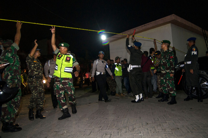 Kepala Kepolisian Daerah Jawa Timur Irjen Machfud Arifin menduga kasus ledakan di Rusunawa Wonocolo, Sidoarjo, masih berhubungan dengan ledakan bom di tiga gereja di Surabaya. AFP/JUNI KRISWANTO
