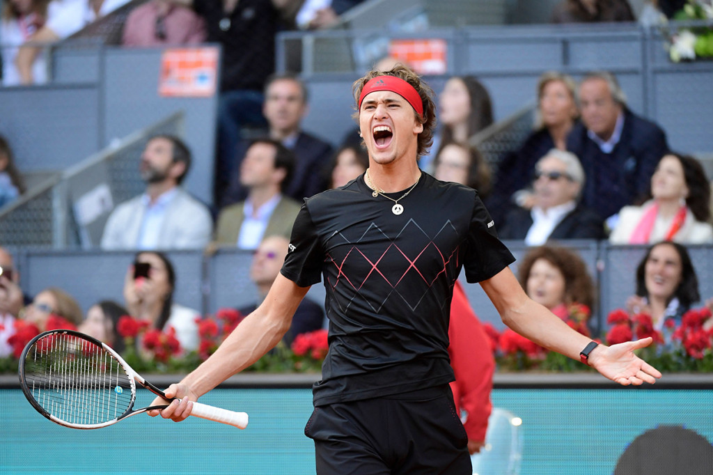 
Skenario serupa terjadi di set kedua saat Zverev mematahkan servis pertama petenis Austria unggulan ketiga itu. Zverev keluar sebagai pemenang tanpa kehilangan satu set pun dalam lima pertandingan di turnamen ini. AFP/ OSCAR DEL POZO
