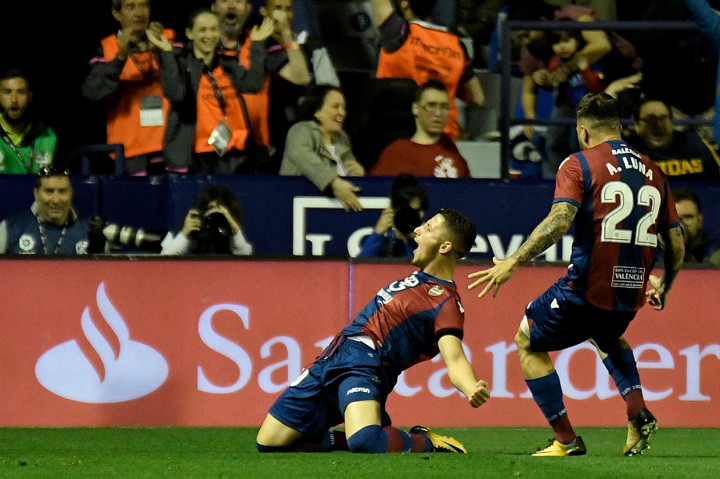 Enis Bardhi membuat skor menjadi 3-1. 