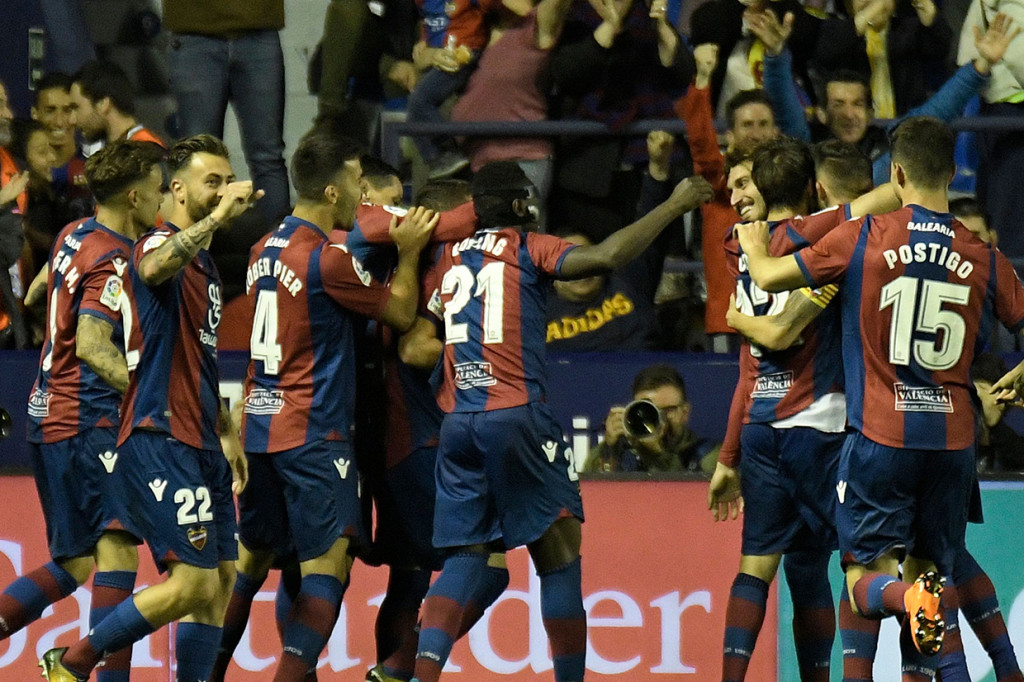 Penderitaan Barca belum berhenti. Tiga menit kemudian, Boateng mencetak hattrick sekaligus mengubah kedudukan menjadi 4-1. Pada menit ke-56, Bardhi kembali mencatatkan namanya di papan skor. Angka 5-1 untuk Levante. 