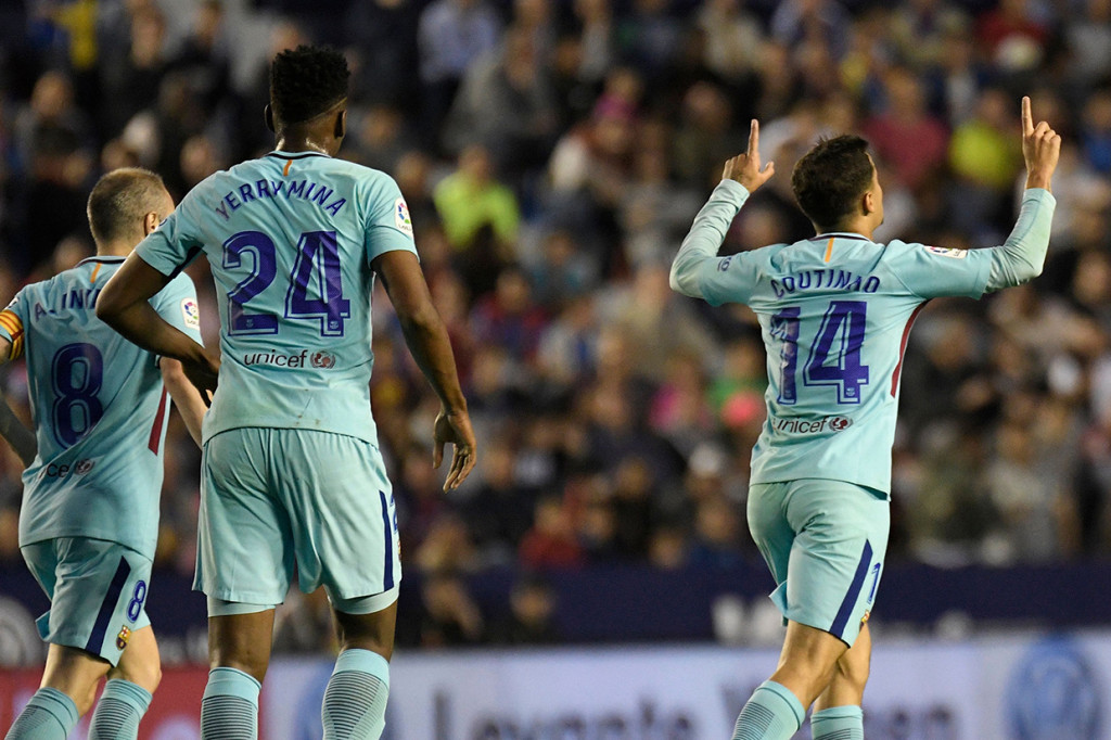 Di sisa waktu yang ada, raksasa Katalan memperkecil ketertinggalan melalui dua gol tambahan Coutinho pada menit ke-59, dan 64.