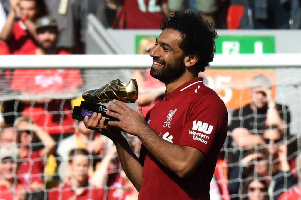 Mohamed Salah memantapkan diri menjadi top skorer Liga Inggris musim ini setelah dia membuka skor sekaligus mencetak gol ke-32 bagi Liverpool pada musim debutnya. 