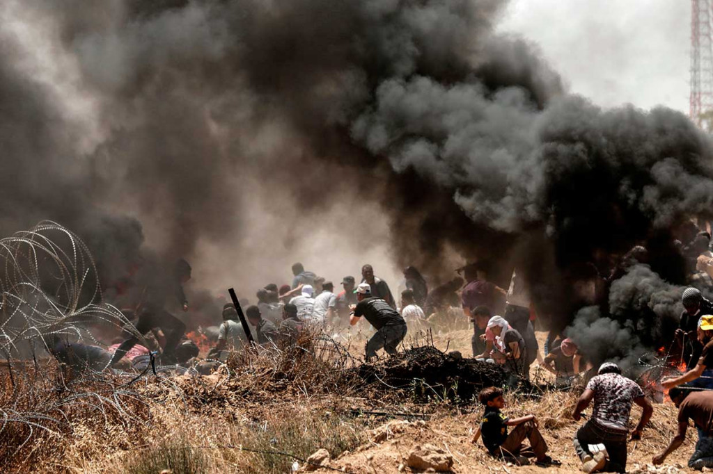 Kementerian Kesehatan Jalur Gaza melaporkan bahwa puluhan orang tersebut merupakan bagian dari demonstran yang menggelar protes besar-besaran di lima titik di sepanjang perbatasan Israel dan Palestina tersebut.