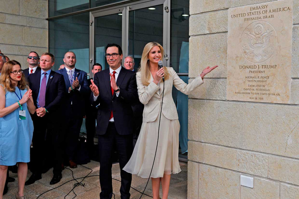 Sementara itu, peresmian Kedubes AS di Jerusalem dihadiri oleh anak Presiden AS Donald Tramp, Ivanka Trump dan Menkeu AS Steven Mnuchin.