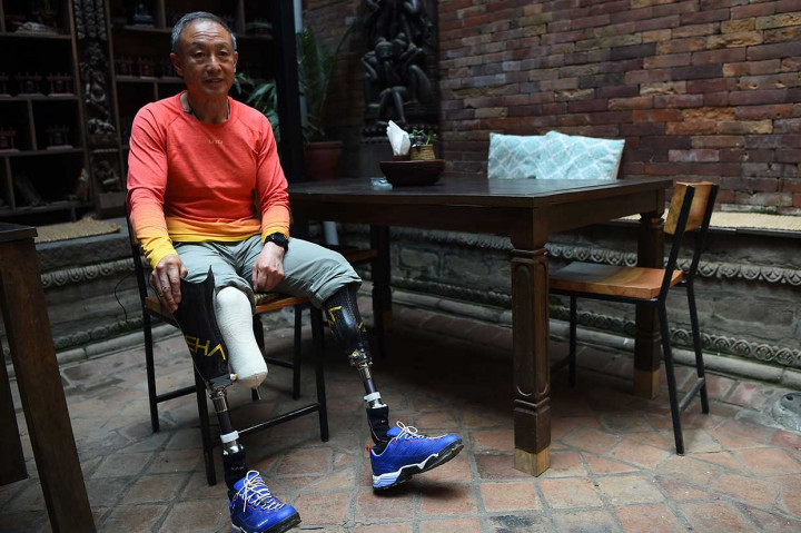 Dalam usianya yang ke-69, Xia menuntaskan usaha yang kelimanya untuk mencapai puncak gunung bertinggi 8.848 meter itu. 