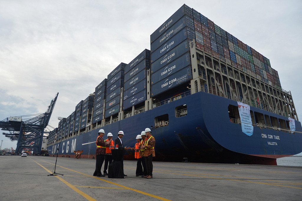 Kapal berbobot 95.263 gross tonnage (GT) dengan ukuran panjang 300 meter ini merupakan satu dari beberapa kapal raksasa yang belakangan ini rutin berlabuh di Pelabuhan Tanjung Priok.
