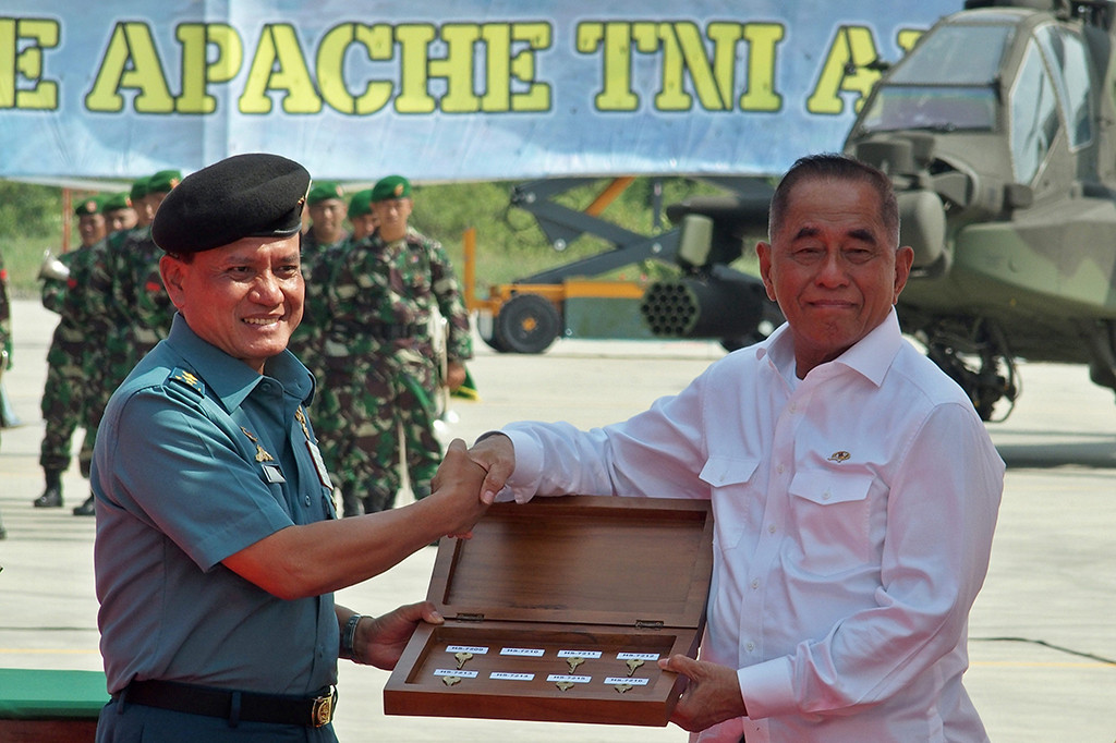 Penerimaan tersebut ditandai dengan penyerahan helikopter secara simbolis dari Menteri Pertahanan Ryamizard Ryacudu kepada Panglima TNI Marsekal TNI Hadi Tjahjanto yang diwakili Aslog Panglima TNI Laksda TNI Bambang Nariyono di Pangkalan Udara Utama TNI Angkatan Darat Ahmad Yani, Semarang.