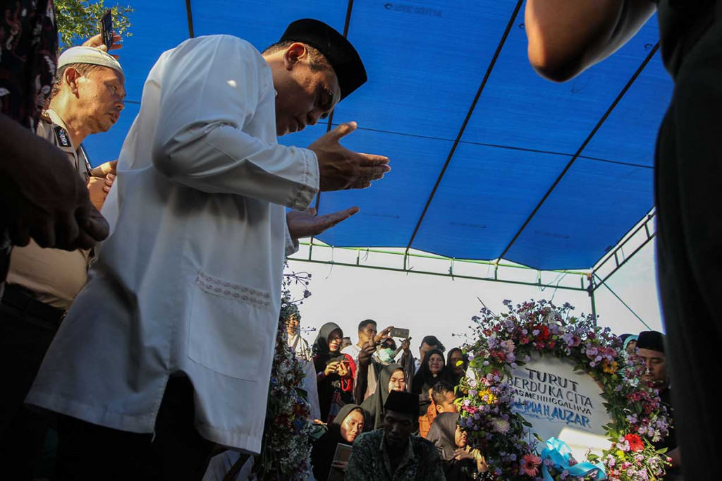 Polisi Korban Teror Polda Riau Dimakamkan