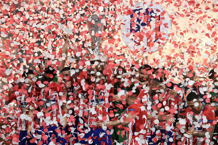 Para pemain Atletico Madrid melakukan selebrasi usai menjuarai Liga Europa di Stadion Groupama, Lyon, Kamis, 17 Mei 2018 dini hari WIB.