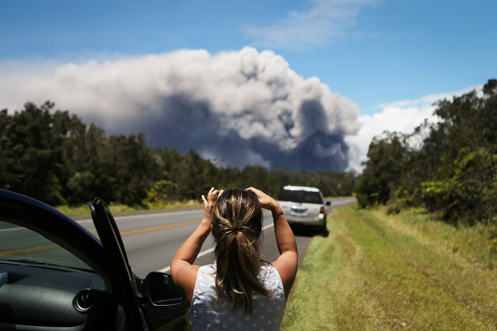 Survei Geologi AS mengatakan penurunan danau lava baru-baru ini di kawah Halemaumau gunung api 'telah meningkatkan potensi letusan eksplosif' di gunung berapi. 