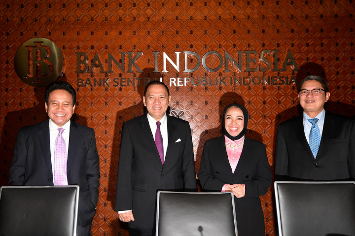 Sebelumnya, Agus menggelar konferensi pers tentang Bank Indonesia yang memutuskan menaikkan suku bunga acuan BI 7-days repo rate 25 basis poin menjadi 4,5 persen. 