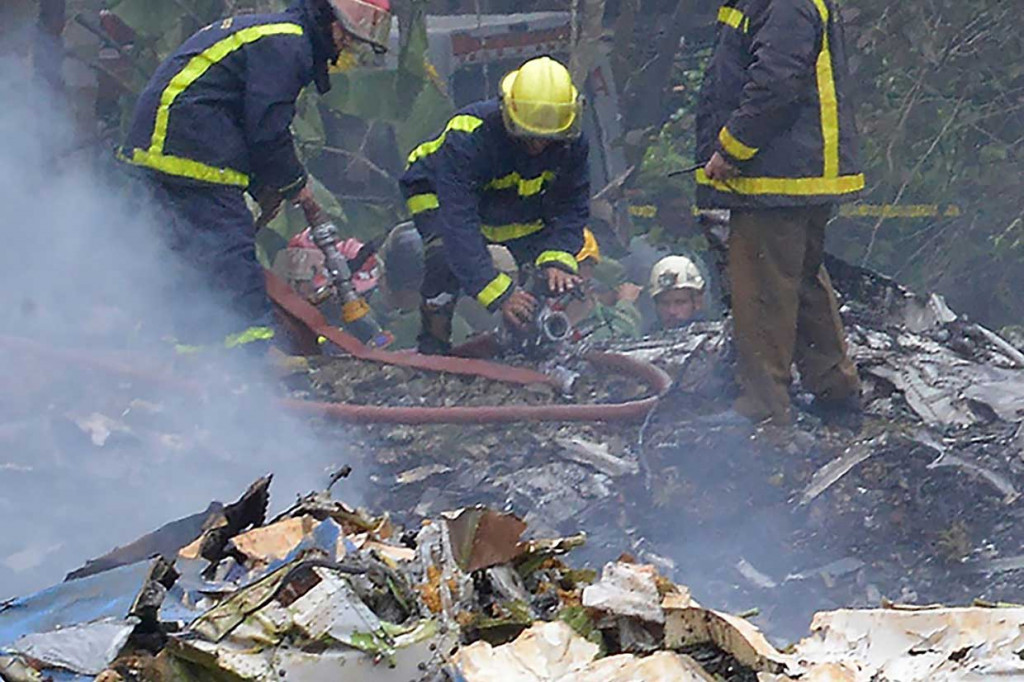 Boeing 737-200 dari Cubana de Aviacion tersebut disewa dari perusahaan Meksiko Global Air, yang juga dikenal sebagai Aerolineas Damojh. 6 kru pesawat tersebut merupakan warga negara Meksiko.