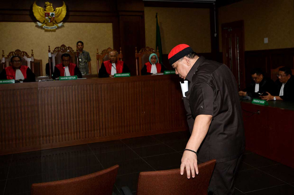 Putusan itu lebih rendah dibanding tuntutan Jaksa Penuntut Umum (JPU) KPK yang meminta agar Abun divonis penjara selama 4,5 tahun ditambah denda Rp250 juta subsider kurungan 6 bulan.