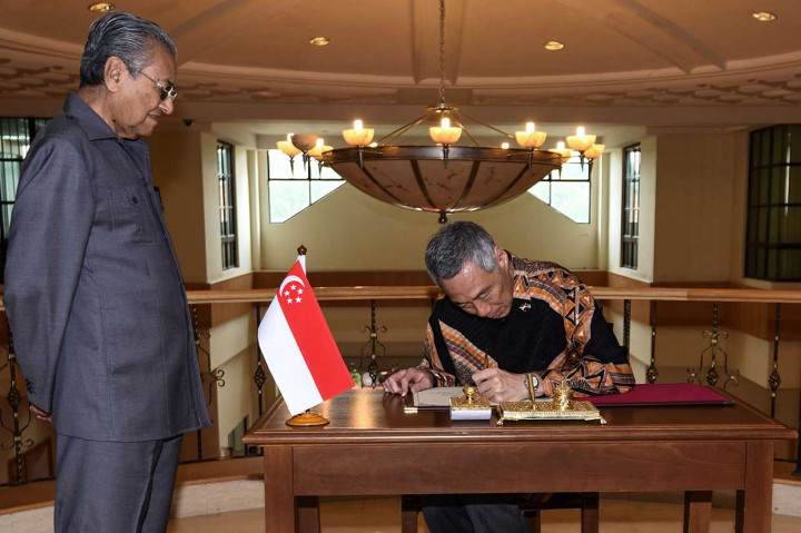 Pertemuan kedua pemimpin berlangsung sekitar 30 menit dan Lee Hsien Loong terlihat meninggalkan Yayasan Kepimpinan Perdana kira-kira pukul 11.40 waktu setempat setelah pertemuan tersebut.