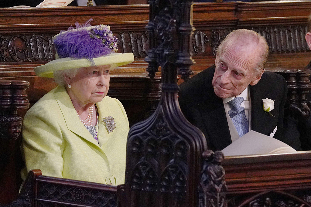 Turut hadir dalam pernikahan yang juga disiarkan secara langsung tersebut, keluarga kerajaan Inggris, termasuk Ratu Elizabeth II yang sebelumnya telah memberikan gelar Duke of Sussex untuk Pangeran Harry dan Duchess of Sussex untuk Meghan. AFP PHOTO / POOL / Jonathan Brady