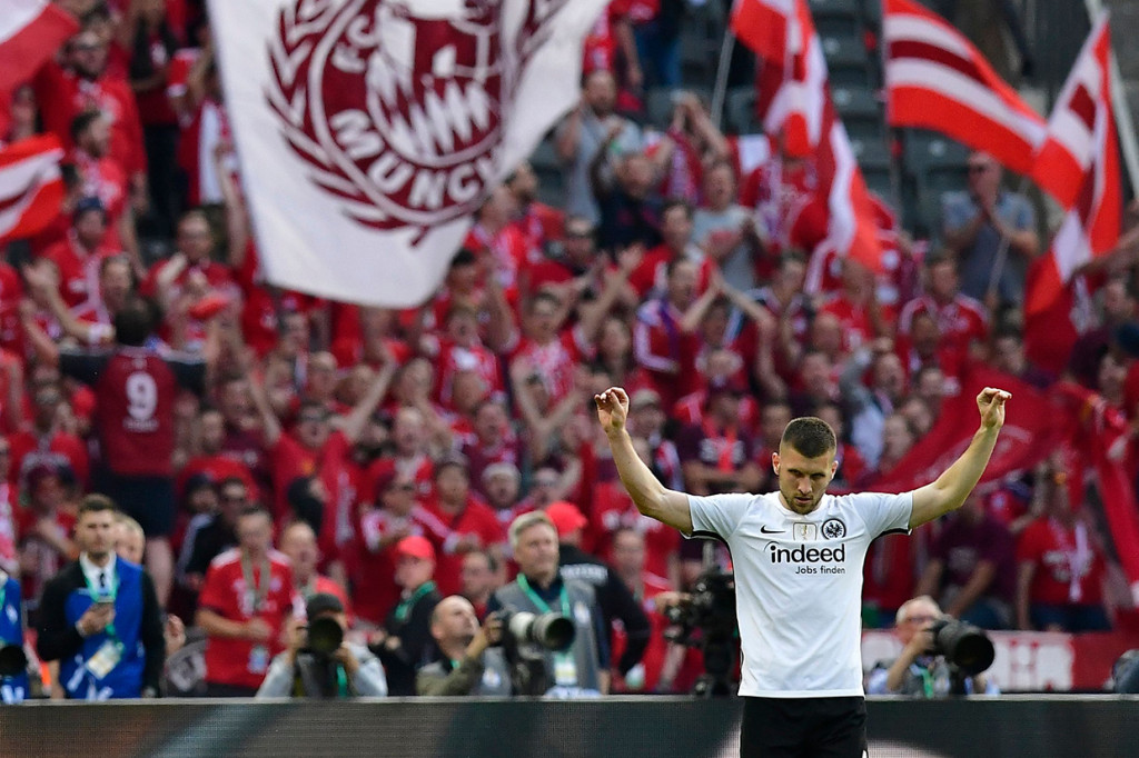 Frankfurt unggul cepat di menit 11. Ante Rebic mencetak gol usai memaksimalkan umpan Kevin Prince Boateng. AFP/TOBIAS SCHWARZ