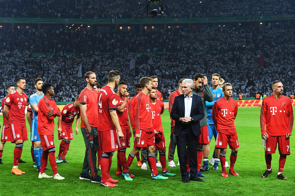 Sementara itu, dengan kekalahan ini, Bayern gagal meraih gelar ganda. AFP/CHRISTOF STACHE
