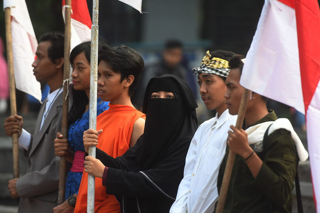 Selain upacara, mereka juga mengelar aksi penolakan terhadap para teroris serta menyerukan perdamaian kepada masyarakat agar tetap rukun tanpa melihat perbedaan ras, agama, gender, golongan, budaya dan suku. 