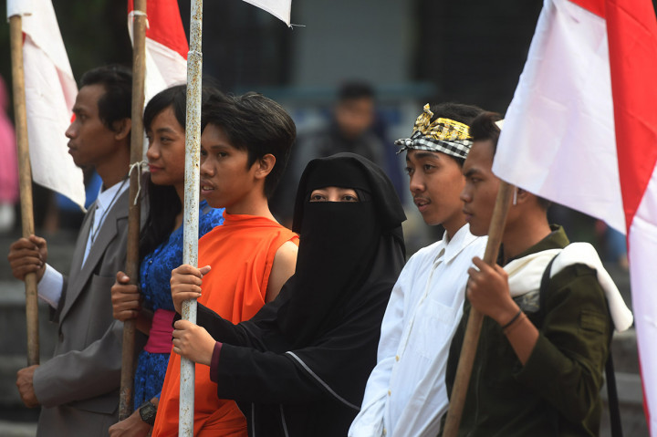 Selain upacara, mereka juga mengelar aksi penolakan terhadap para teroris serta menyerukan perdamaian kepada masyarakat agar tetap rukun tanpa melihat perbedaan ras, agama, gender, golongan, budaya dan suku. 
