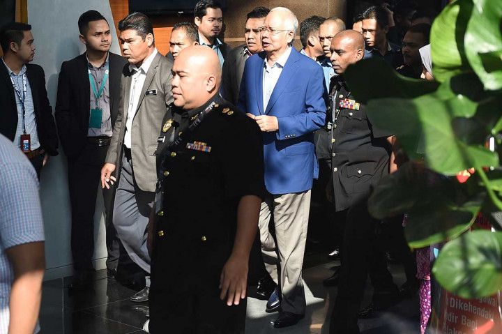 Najib akan menjawab pertanyaan terkait dana RM 42 juta sebagai bagian dari investigasi terhadap 1MDB yang memiliki keterkaitan dengan SRC International Sdn Bhd. SRC International ialah anak perusahaan 1MDB, sehingga dia diletakkan di bawah Kementerian Keuangan pada 2012.