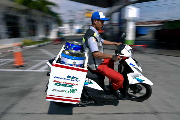 “Kami akan menyediakan 200 motor satgas yang akan membawa produk BBM kemasan di sepanjang jalur tol yang berpotensi macet seperti di Brexit (Brebes Timur),