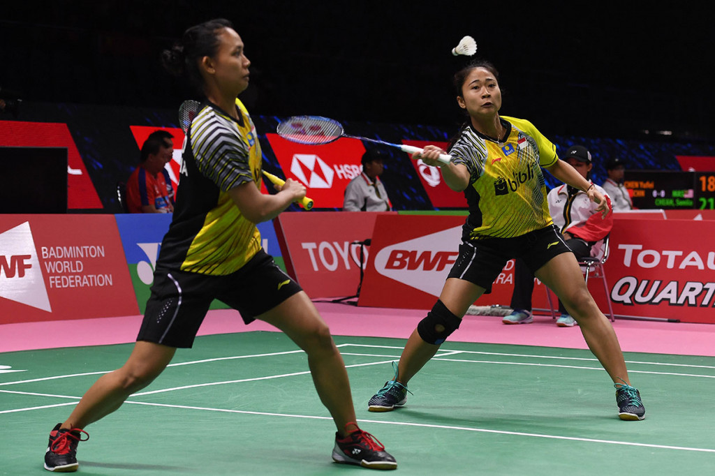 Pasangan Della Destiara/Ni Ketut Mahadewi membuat Indonesia unggul 2-0 dengan kemenangan 21-10, 21-16 atas Emillie Lefel/Anne Tran.