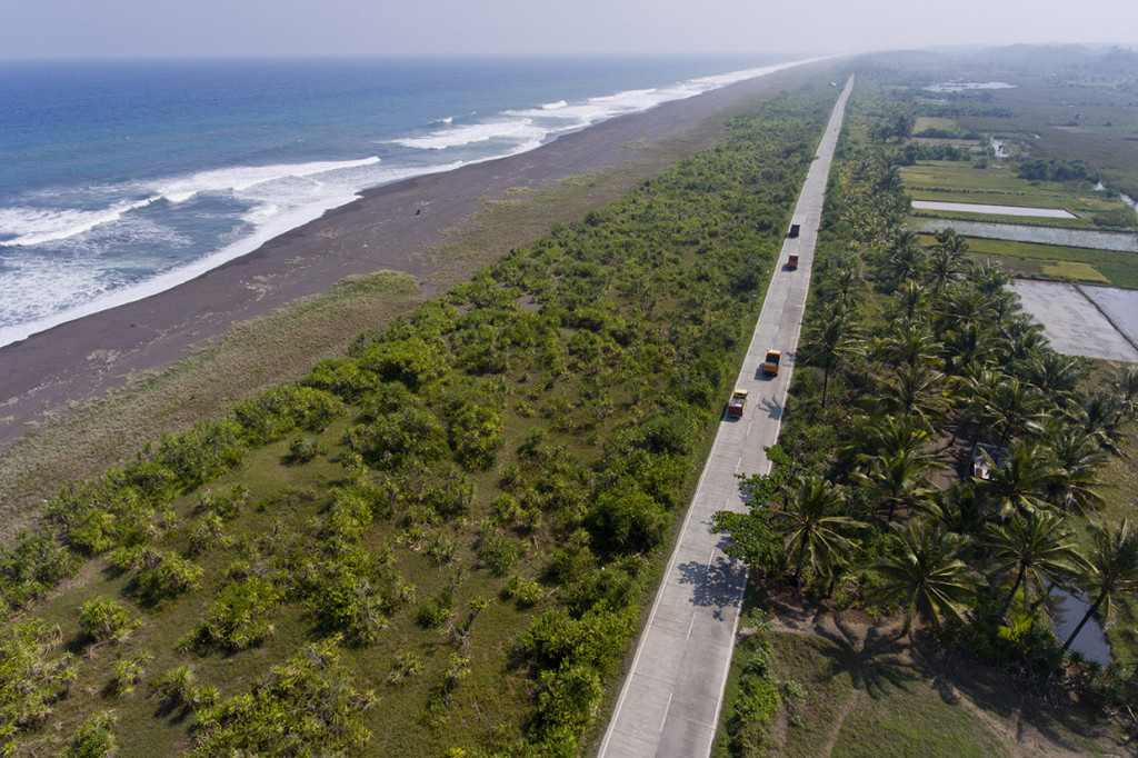 Jalur pansela jawa memiliki panjang 1.405 kilometer yang dibangun menyusuri pantai selatan mulai dari Provinsi Banten, Jawa Barat, Jawa Tengah, Daerah Istimewa Yogyakarta, hingga Jawa Timur.