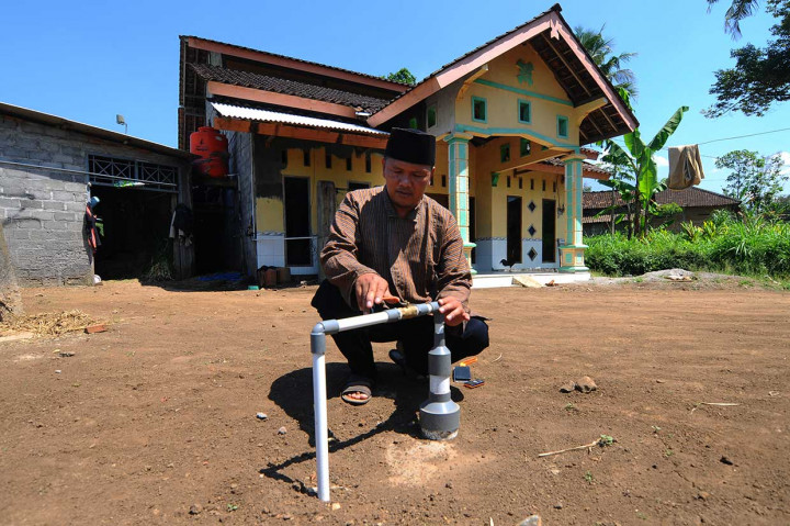 Seperti yang dikembangkan di Desa Urutsewu, Ampel, Boyolali, Jawa Tengah. Sejak 2007 sebuah inovasi bahan bakar gas buatan dari kotoran sapi terus dikembangkan hingga sekarang yaitu biogas sapi. 