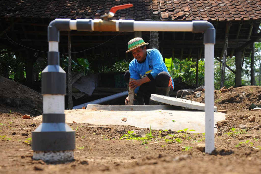 Setelah itu kotoran sapi tersebut diendapkan ke dalam digester biogas agar menghasilkan gas. 