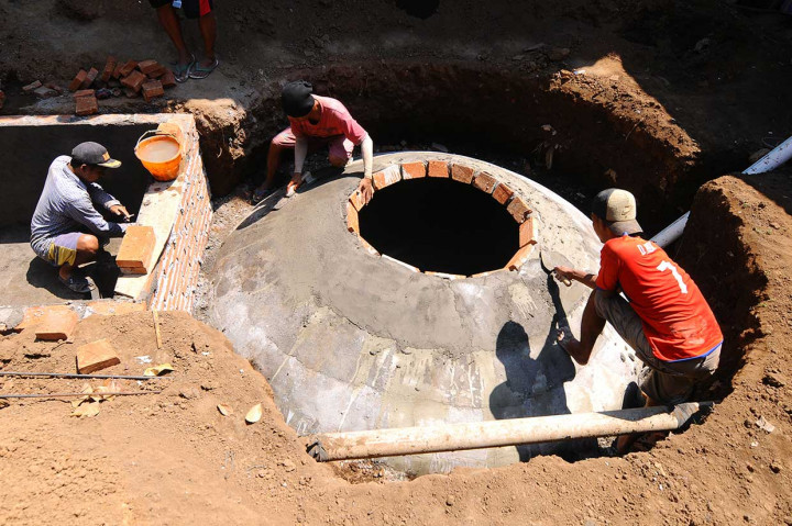 
Untuk membangun desa mandiri energi gas, setiap tahun Pemerintah Desa Urutsewu menargetkan minimal membangun 10 digester biogas sapi, yang diharapkan dapat dimanfatkan oleh warga setempat sebagai bahan bakar gas untuk memasak dan penerangan sehingga dapat menghemat pengeluaran biaya serta menghemat penggunaan energi minyak dan gas bumi. 